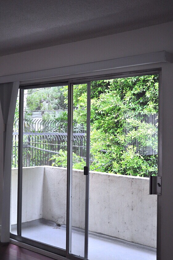 Foto del edificio - 1382 Kelton Ave