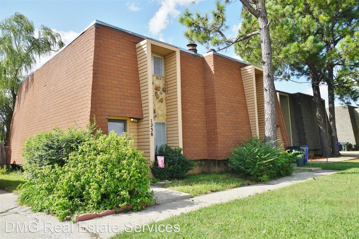 Primary Photo - 2 br, 1.5 bath House - 1238 Northcliff Avenue