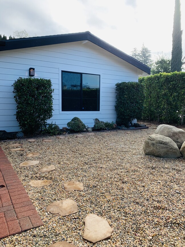 Front yard with beautiful rocks and ficus trees for privacy - 5428 Meadow Vista Way