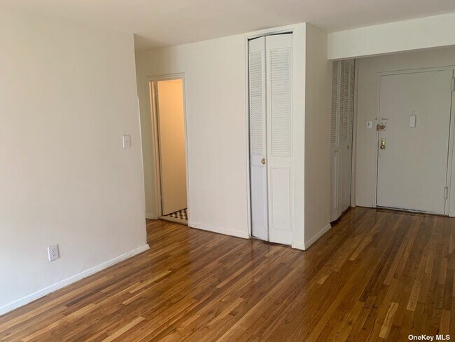 Foto del edificio - 94-10 60th Ave