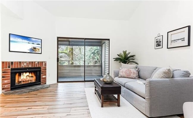 Foto del edificio - Awesome Juanita Condo for Lease