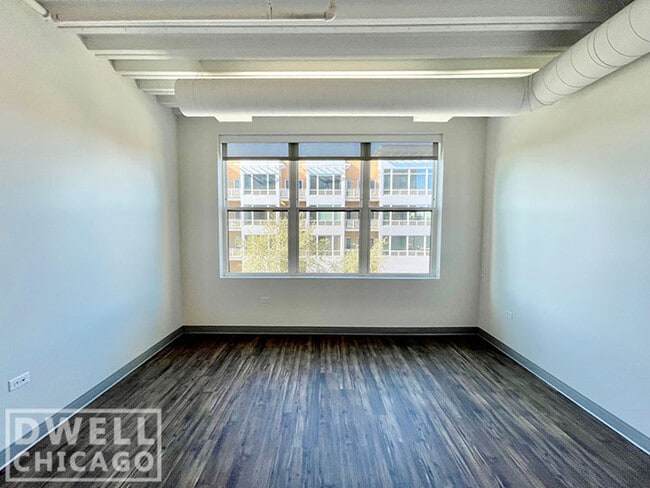 Building Photo - 951 W Dakin St