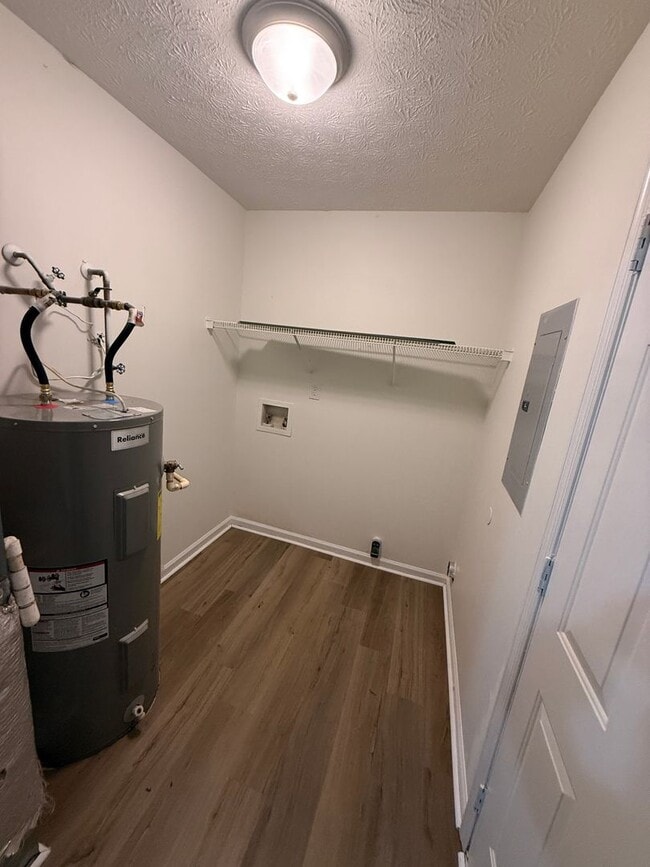 Building Photo - 1030/1032 Cantrell Ln