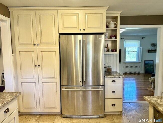 Foto del edificio - 330 Ridge Rd