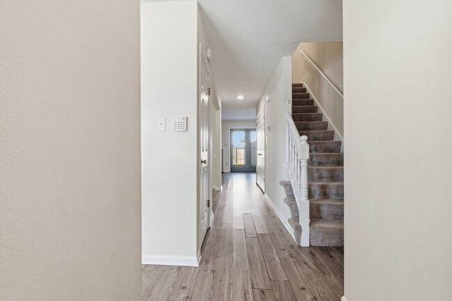 Building Photo - 3914 Wyckoff Dr