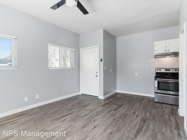 Foto del edificio - 1 br, 1 bath Apartment - 2212 Myrtle Avenu...