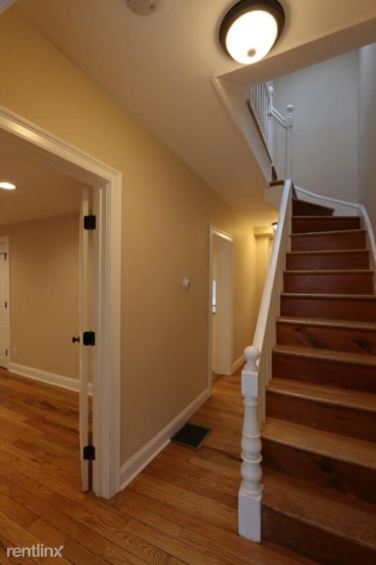 Building Photo - 3 Saint James Pl