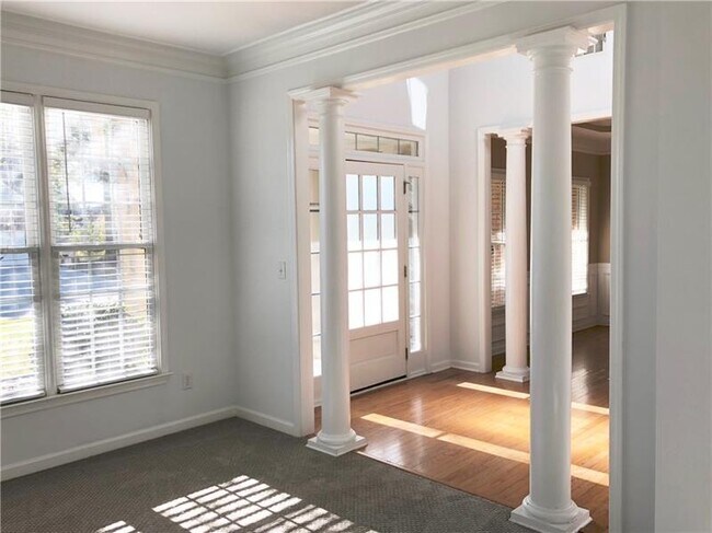 Foto del edificio - 2745 Ivy Hill Dr NE