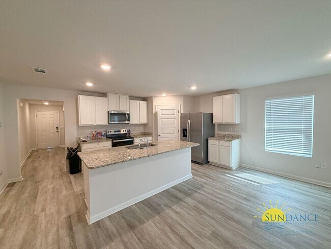 Foto del edificio - Spacious 5-Bedroom Home in Plantation Woods, East Milton!