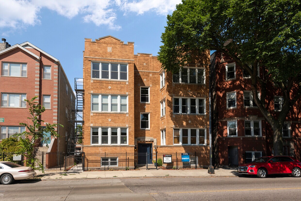 1740 W Foster Ave Unit 3F, Chicago, IL 60640 Condo for Rent in
