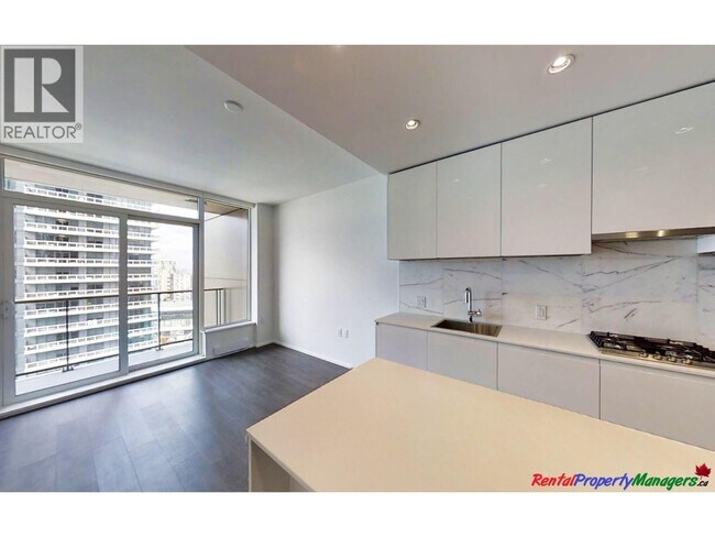 Photo du bâtiment - 4650 Brentwood Blvd