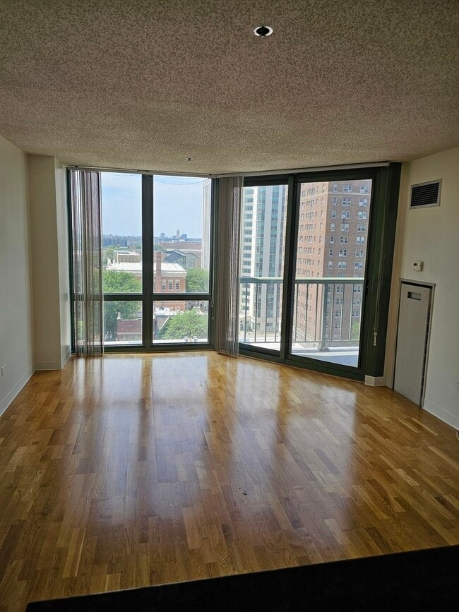Building Photo - 111 W Maple St