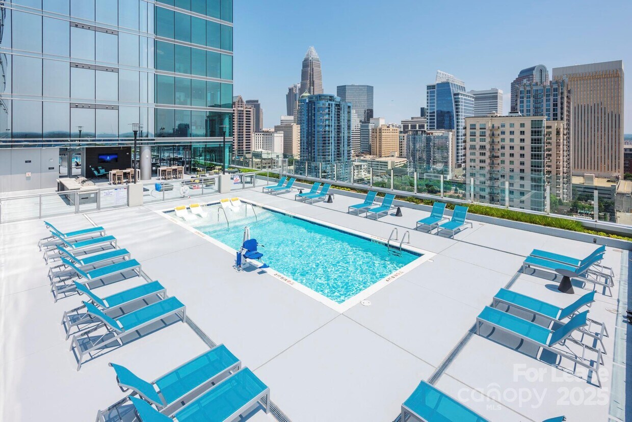 Foto principal - 401 S Graham St