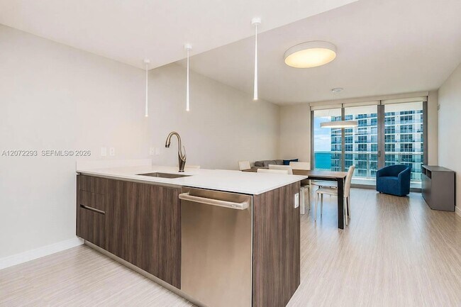 Foto del edificio - 488 NE 18th St