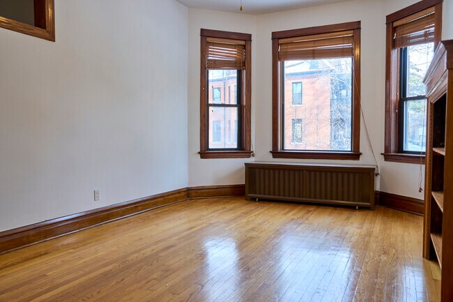 Building Photo - 1640 N Leavitt St