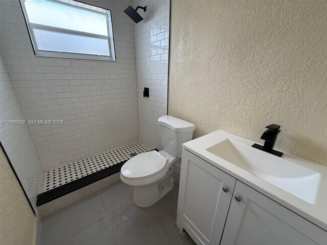 Foto del edificio - 2339 NW 35th St