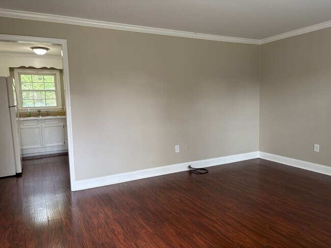 Building Photo - 3 Bedroom, 2 Bathroom House in Winston-Salem!