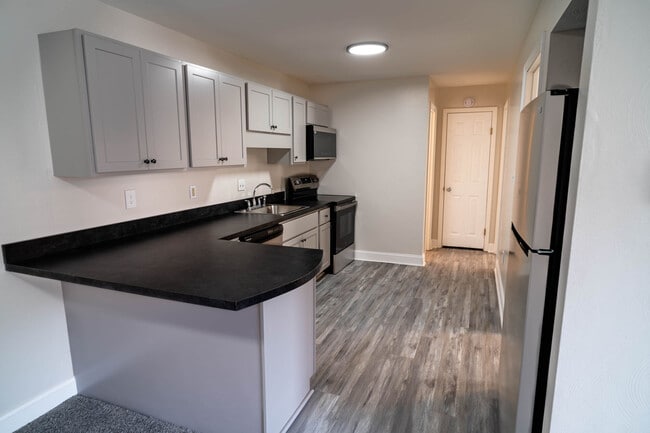 Building Photo - Oak Grove