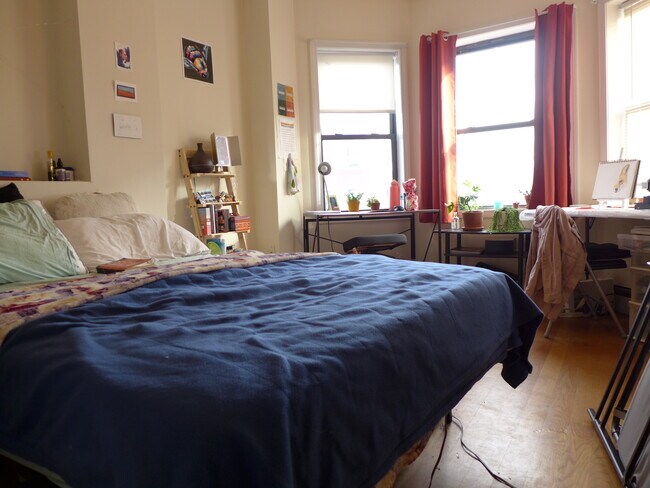 Building Photo - 985 Tremont St