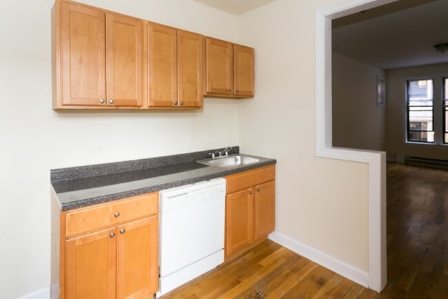 Building Photo - 731 W Barry Ave