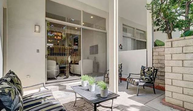 Building Photo - 342 N Clybourn Ave