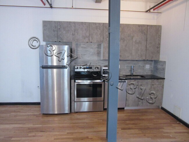 Building Photo - 132 N 5th St