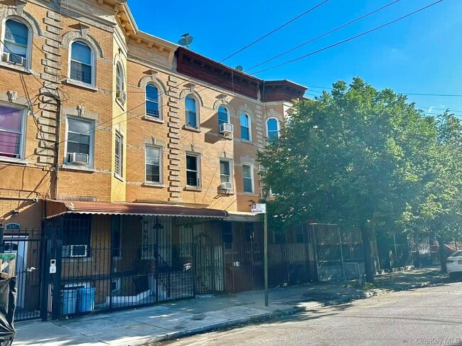 Building Photo - 501 Ridgewood Ave