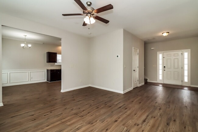 Foto del edificio - 539 Hill Crest Cir