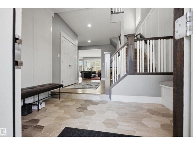 Building Photo - 1305 Hainstock Way SW