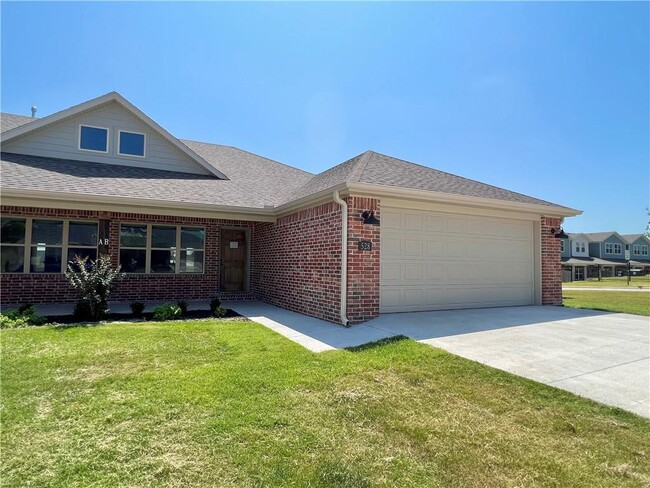 Building Photo - 528 Bradford Dr