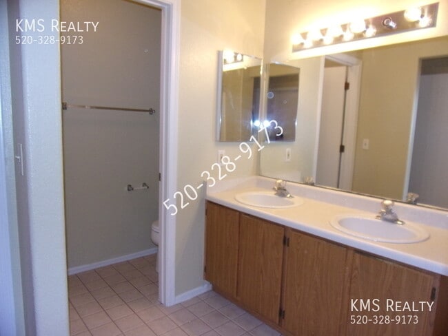 Building Photo - 5958 S Wood Crest Dr