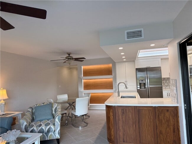 Foto del edificio - 5850 Trailwinds Dr