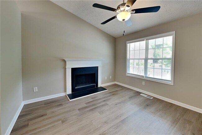 Building Photo - 110 Rockefeller Ln