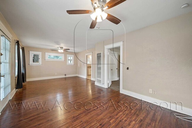 Building Photo - Charming, 2-Bed / 1-Bath, Updated Home In ...