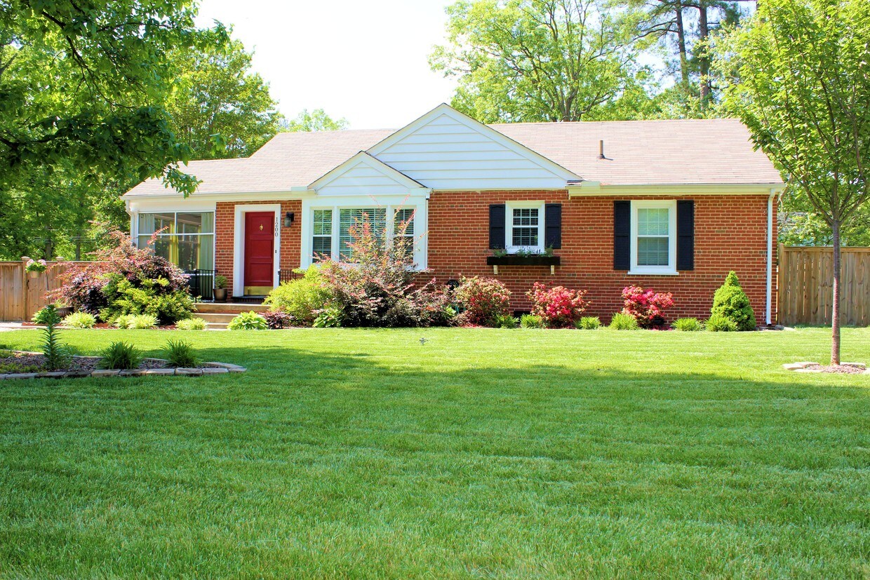 Primary Photo - 1200 Blue Jay Ln