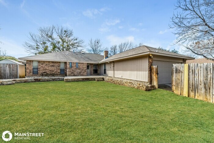 Primary Photo - 1615 St James Dr
