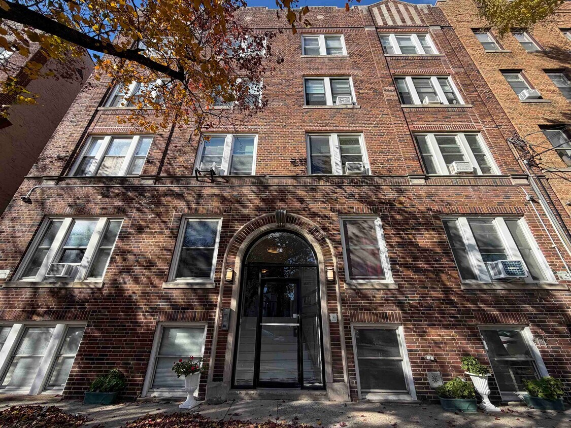 Foto principal - 57 Corbin Ave