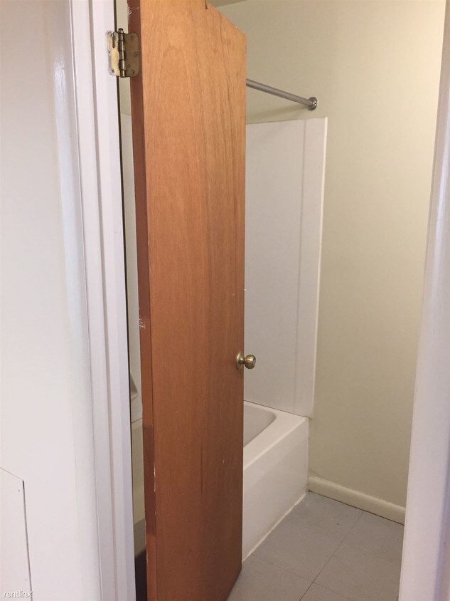 Foto principal - 925 Eastern Shore Dr