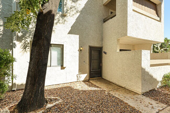 Building Photo - Great Downtown Scottsdale Location!