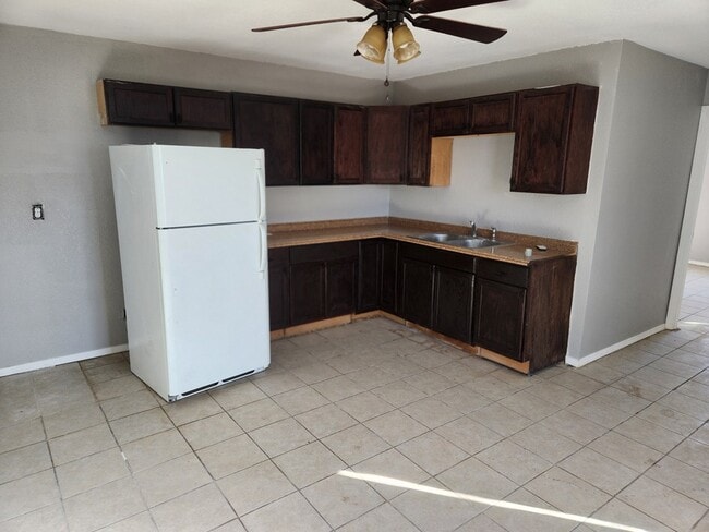 Building Photo - 407 W Mable St