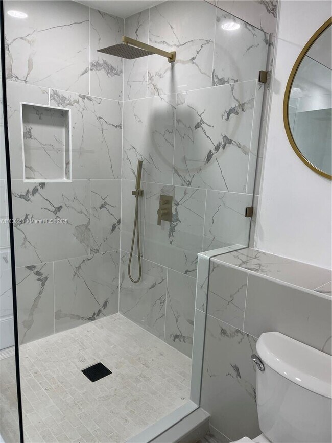 Foto del edificio - 330 NE 42nd Ct