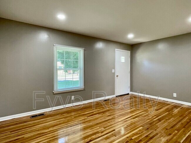 Building Photo - 3813 Atwell Dr