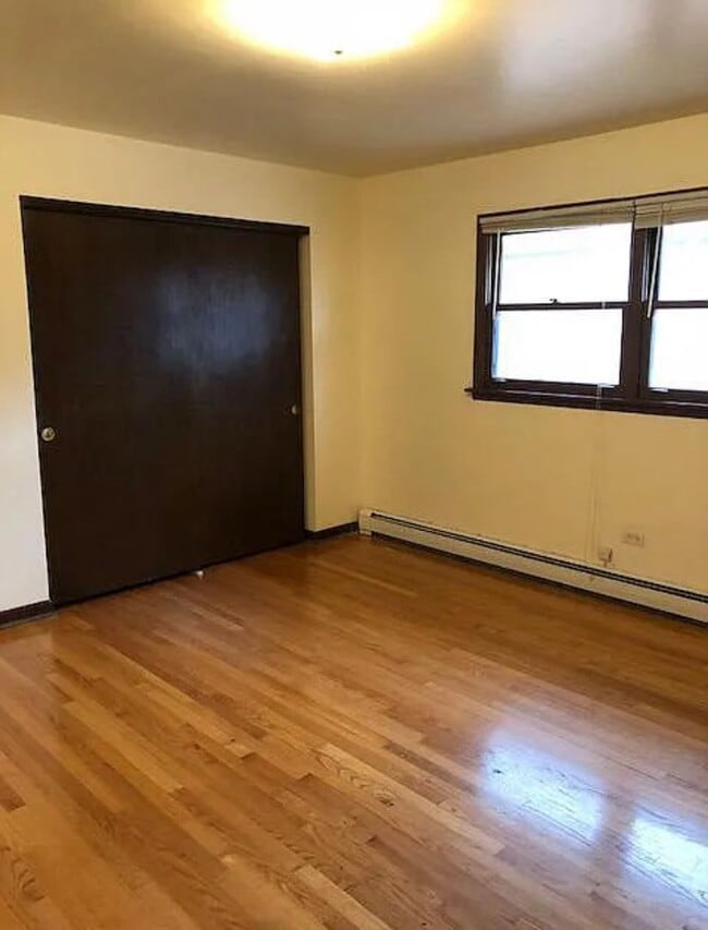 Foto del edificio - 344 Yates Ave