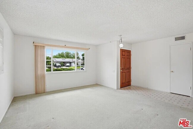 Foto del edificio - 6701 Neddy Ave