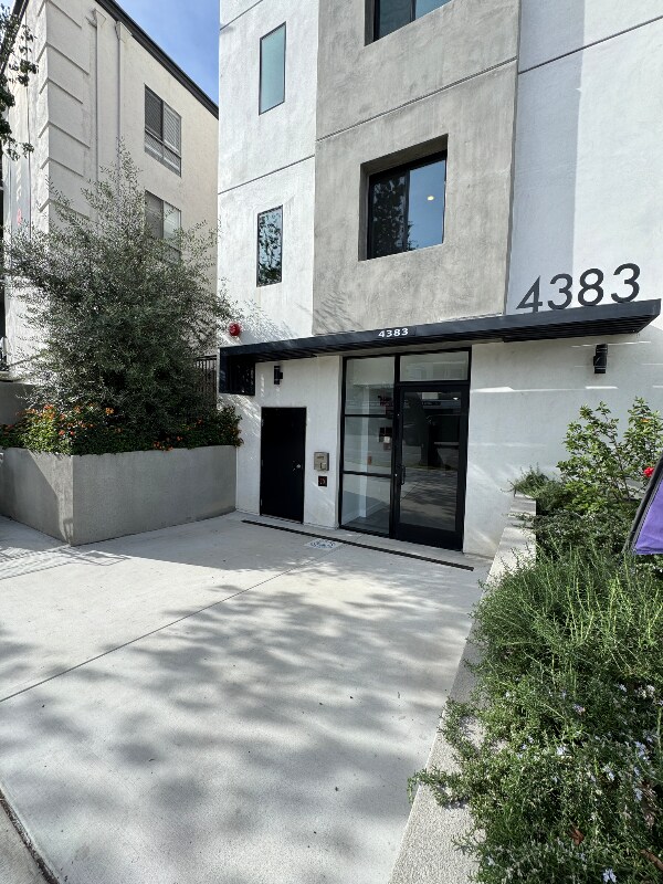 Building Photo - 4383 N Sepulveda Blvd