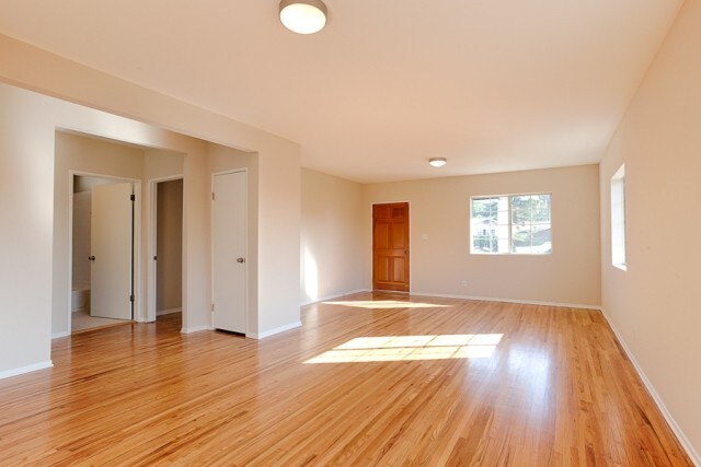 Building Photo - 2347 Moss Ave