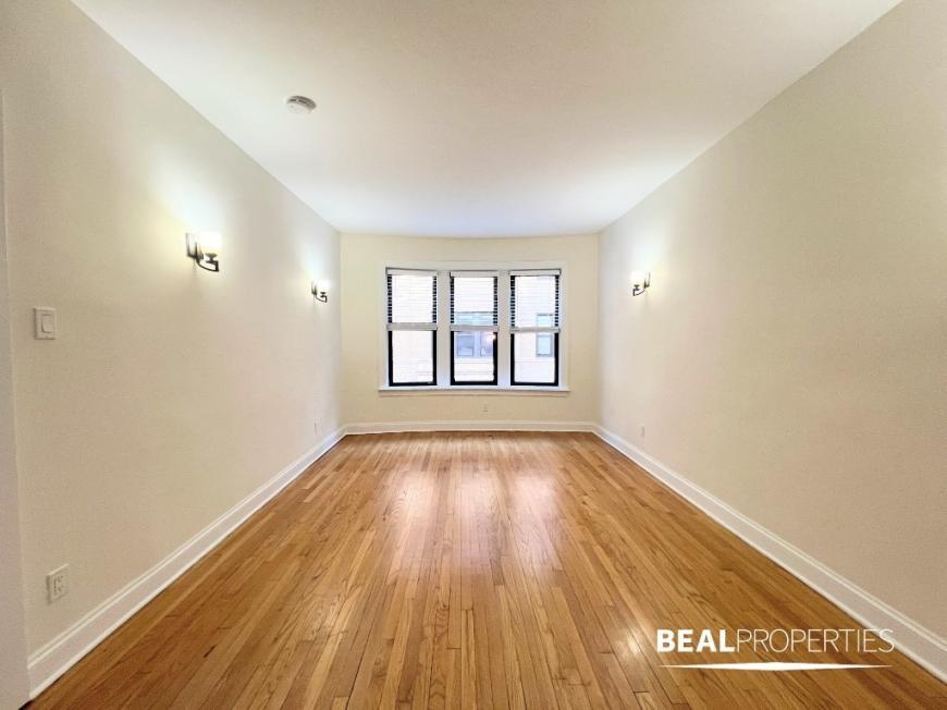 Foto principal - 1 bedroom in CHICAGO IL 60613