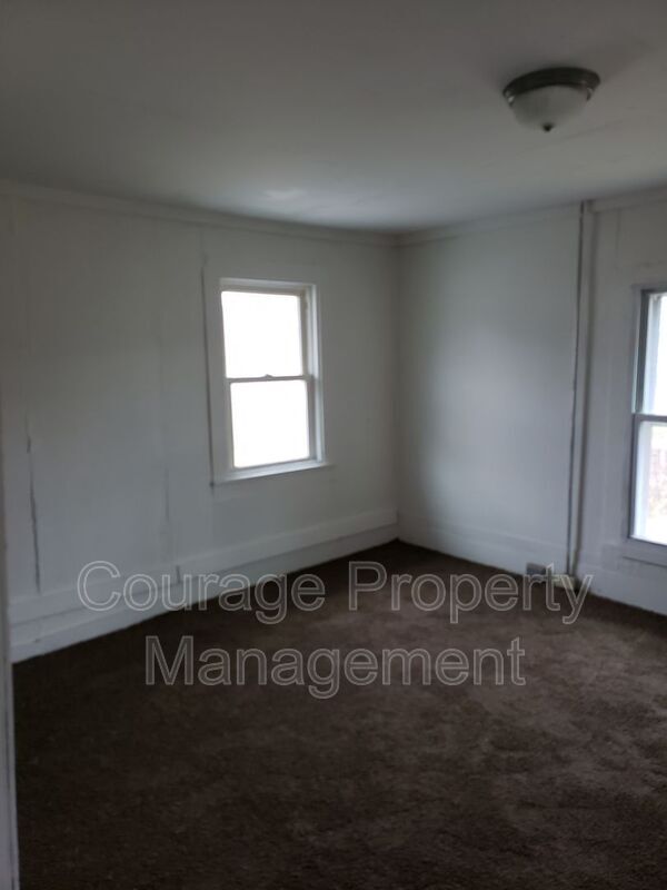 Building Photo - 456 High St
