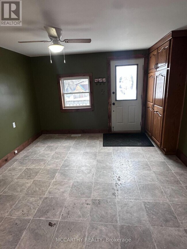 Building Photo - 168 Victoria St