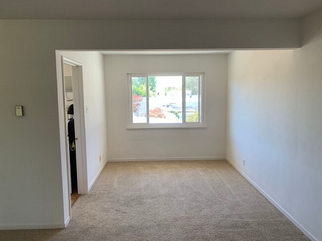 Dining Area - 1210 Oak Grove Ave